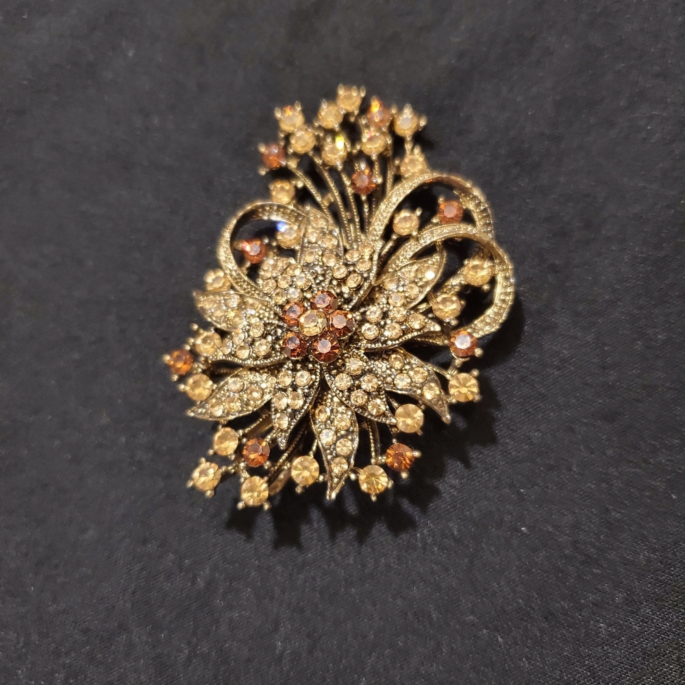 Elegant Gold and Brown Floral Brooch - Picture 2 of 4
